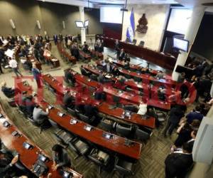 El salario de los diputados de Honduras rebasa los 100 lempiras con otros beneficios.