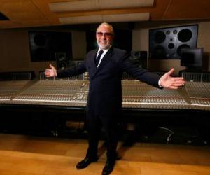 Emilio Estefan y su esposa, la superestrella cubana-estadounidense Gloria Estefan, serán reconocidos el jueves en la gala del Premio Lo Nuestro por sus contribuciones a la música.