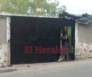 Agentes de la Policía Militar del Orden Público (PMOP) llegaron a inspeccionar la zona del ataque violento. Foto Alex Pérez| EL HERALDO