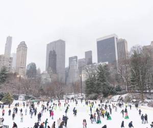 En algunos puntos de Kansas y Misuri, que se encuentran en el centro del país, ya se han acumulado hasta 45 centímetros de nieve.