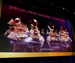 La 66ª edición de la ceremonia de los Grammy se presenta como un hito histórico, destacando el reconocimiento y la prominencia de mujeres y artistas de género fluido en la competencia por los codiciados premios de la noche.