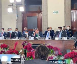 Durante su intervención en la cumbre de la Celac, el presidente Hernández mencionó que los narcotraficantes han dado falsos testimonios ante la justicia estadounidense. Foto: @JuanOrlandoH en Twitter