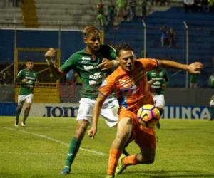 El duelo se desarrolla en el estadio Francisco Morazán de San Pedro Sula. Foto Grupo OPSA