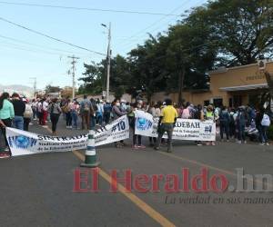 Acciones de protesta se han dado por maestros y médicos.