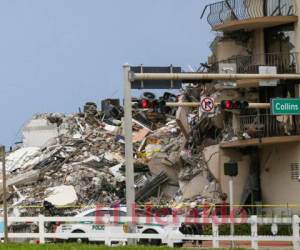 Así quedó el ala del edificio derrumbado en la ciudad de Surfside, vecina de Miami. Foto: AP