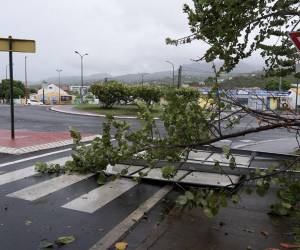 La tormenta ha causado inundaciones en Puerto Rico, que sigue bajo advertencia de tormenta tropical.