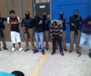 Cuatro supuestos extorsionadores fueron detenidos este sábado.