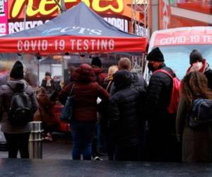 Los datos todavía son insuficientes para establecer el nivel de gravedad del cuadro clínico que provoca ómicron. Foto: AFP