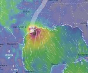 Esta sería la trayectoria de Beryl según su comportamiento a primera hora de este sábado, que se estaría fortaleciendo a huracán nuevamente a medida que pasen las horas.
