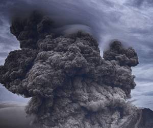 La erupción cubrirá los cielos de una espesa capa de humo y ceniza.