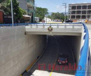 También se amplió a cuatro carriles 1.5 kilómetros desde la segunda etapa de Portal del Bosque hasta el anillo periférico.