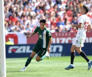 Los locales se adelantaron pronto en el marcador gracias a un tanto de cabeza del argentino Lucas Ocampos (15). Foto: AFP.