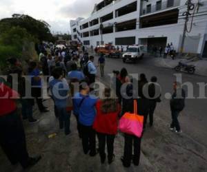 Los heridos fueron atendidos por los Bomberos y la Cruz Roja. Fotos: Mario Urrutia / El Heraldo.