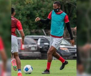 Jerry Bentgson buscará quedar el liderato de goleo en el torneo Apertura en Honduras. Foto: Instagran.