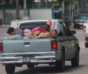 Cientos de personas comenzaron a regresar a Tegucigalpa y Comayagüela, ciudades que conforman la capital de Honduras, tras gozar del Feriado Morazánico en diferentes partes del país. La lente de EL HERALDO captó cómo ingresaban nuevamente para retomar sus actividades habituales.