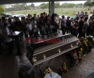 Antes de ser sepultada se llevó a cabo un culto religioso, para rogar por su eterno descanso.