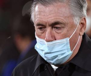 Carlo Ancelotti deberá estar en cuarentena tras dar positivo al covid-19.