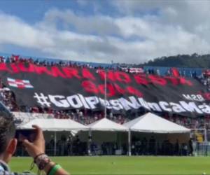 El movimiento M28 fueron los responsables de ingresar la manta al Estadio “Chelato “ Uclés.