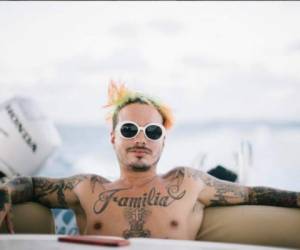 J Balvin no se apenó por el vergonzoso momento y siguió disfrutando de la fiesta de boda de su amigo Nicky Jam. Foto: Instagram