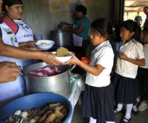 Son más de 1.3 millones de alumnos a los que llegará este año la merienda escolar en 20,033 centros educativos del país.