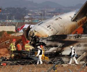 Las autoridades surcoreanas trabajan en la identificación de las víctimas del trágico accidente aéreo en el Aeropuerto Internacional de Muan, donde 179 personas perdieron la vida.