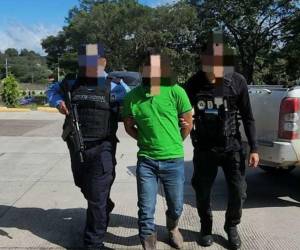 El supuesto distribuidor de drogas en la aldea San Francisco del municipio de San Sebastián, Lempira, fue capturado por agentes de la Dirección Policial de Investigaciones (DPI), en un allanamiento de morada.