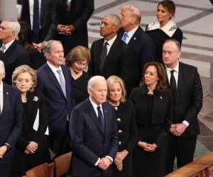 El presidente electo de Estados Unidos, Donald Trump, mostró este jueves sintonía con el expresidente Barack Obama (2009-2017) y se reencontró con su rival en las elecciones, la vicepresidenta Kamala Harris, durante el funeral de Estado del exmandatario Jimmy Carter (1977-1981), fallecido a los 100 años. En la jornada luctuosa estuvieron presentes los Clinton, los Biden y los Bush.