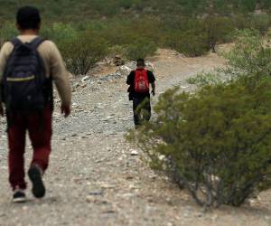 Miles de migrantes tratan de cruzar la frontera entre México y Estados Unidos; la mayoría son de Centroamérica.