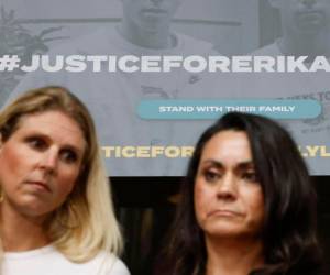 Fotografía del 16 de octubre de 2024 de integrantes de la familia de Erik y Lyle Menéndez, durante una rueda de prensa para pedir su libertad, en el Centro de Justicia Penal Clara Shortridge Foltz, en Los Ángeles, California.