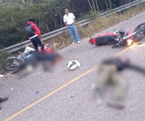 Las motocicletas quedaron destruidas por el impacto.