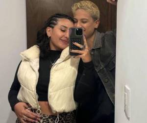 Romina decidió oficializar su relación al publicar esta fotografía en la que luce bastante feliz junto a la doctora Salazar.