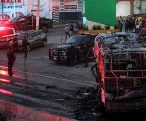 Los incidentes más graves ocurrieron el jueves en Ciudad Juárez (Chihuahua), donde un enfrentamiento entre pandillas -presuntamente ligadas al Cártel de Sinaloa- en una cárcel desató una escalada de atentados en esa urbe, según el gobierno.