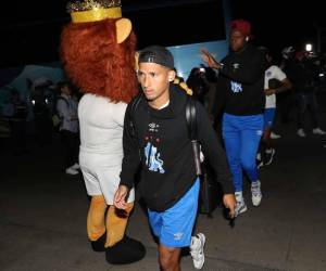 Los jugadores del Olimpia fueron bien recibidos en su llegada al estadio Nacional.