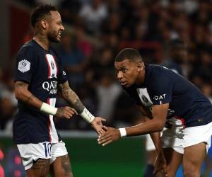 Neymar y Kylian Mbappé ahora hacen una muy buena mancuerna en la cancha, además que el brasileño dijo alegrarse mucho de que Kylian continuara en el PSG: “El proyecto del PSG es el adecuado para su carrera”