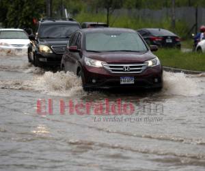 El llamado de las autoridades es a evitar cruzar zonas inundables y a desalojar las áreas que puedan estar en riesgo.