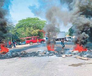 Así fue la toma del lunes en Santa Bárbara por los constantes apagones en ese sector del país. Honduras tiene millonarias pérdidas.