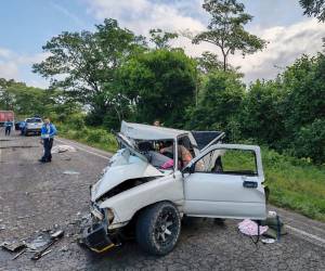 El automotor donde se trasladaban las víctimas quedó completamente destruido.