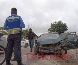 La colisión múltiples de tres vehículos, dejó tres personas lesionadas.