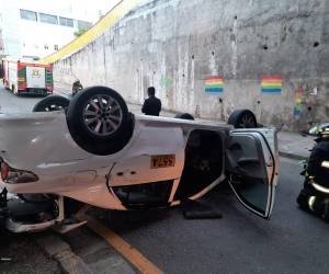 El vehículo transportaba cuatro tripulantes que no resultaron mortalmente heridos.