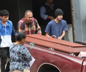 Familiares de la mujer fueron a reclamar su cuerpo en horas tempranas de este día en la colonia Río Grande de la capital.