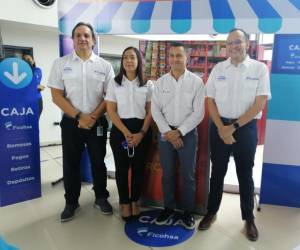 German Castañeda, Fabiola Martínez, Rodrigo Membreño y Leonel Rivas, ejecutivos que participaron en el evento de lanzamiento de la Caja Ficohsa.