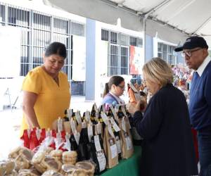 Los emprendedores ofrecieron sus productos en la feria.