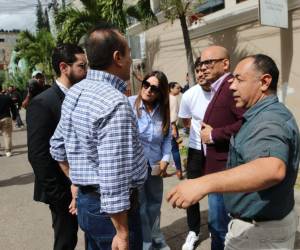 Fernando González llegó hasta los juzgados capitalinos para representar a sus defendidos.