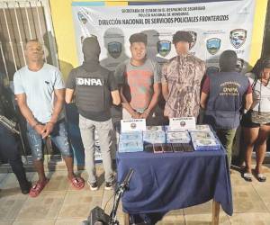 Harry Bodden, Juan Ortega, Liliana Mejía y el menor fueron capturados en la aldea Dos Bocas, Santa Rosa de Aguán.