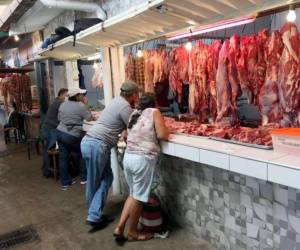 Mientras en la Feria del Agricultor la carne de cerdo subió a 70 lempiras, en Villa Nueva sigue a 68, según representantes de los comerciantes.