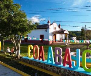 Nueva vida se entreteje en la aldea Coa Abajo en el Distrito Central, departamento de Francisco Morazán. Su plaza central está siendo embellecida para fortalecer el sentido de orgullo comunitario.