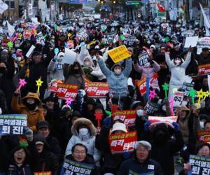 Miles de surcoreanos han estallado este sábado de júbilo tras conocer que el Parlamento aprobó la destitución del presidente, Yoon Suk-yeol, por haber declarado la ley marcial el pasado 3 de diciembre.