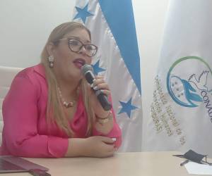 La Comisionada Blanca Izaguirre aprovechó la conferencia de prensa para aclarar las denuncias que se han hecho en su contra sobre “falsificar su título universitario” y ser nombrada de “manera ilegal”.