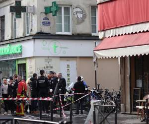 El ataque tuvo lugar poco antes del mediodía en la calle Enghien, a la altura de un establecimiento cultural kurdo, en un barrio con numerosos bares y otros comercios.