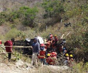 Un accidente de autobús dejó 11 muertos y decenas de heridos al sur de México.